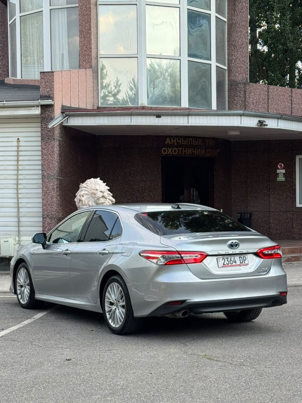 Toyota Camry: 2020 г., 2.5 л, Автомат, Гибрид, Седан: фото 5