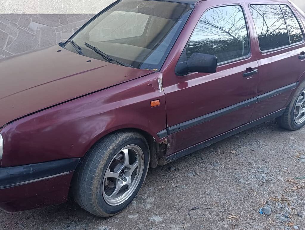 Volkswagen Vento: 1993 г., Механика, Седан: фото 8