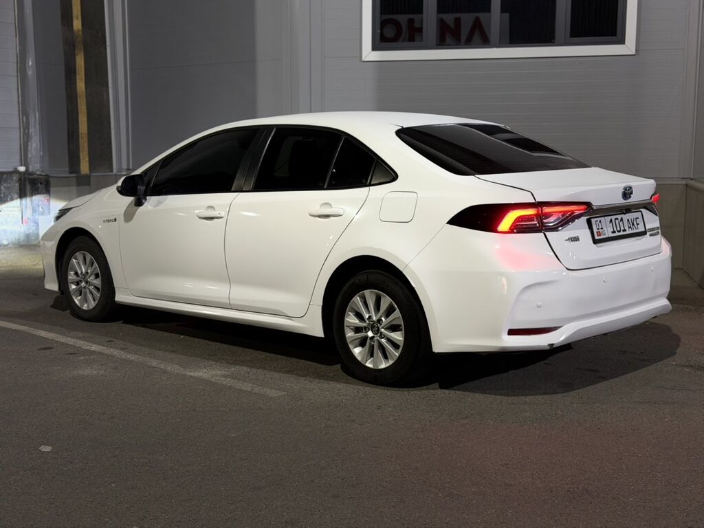 Toyota Corolla: 2021 г., 1.8 л, Вариатор, Гибрид, Седан: фото 6
