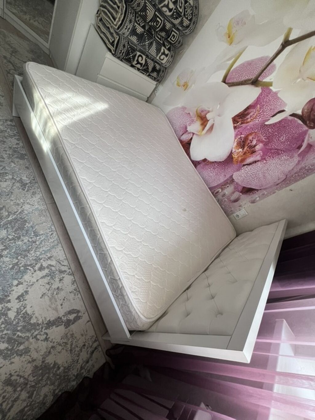 Двуспальные кровати: Двуспальная кровать, Б/у, С матрасом, длина - 200 см