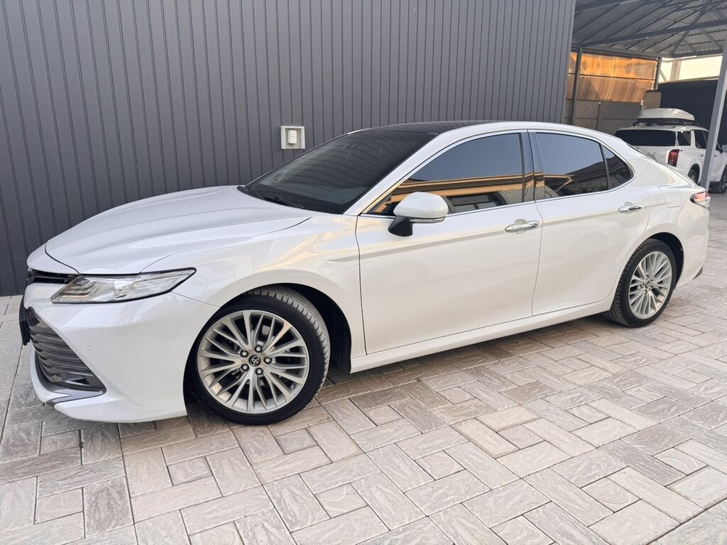 Toyota Camry: 2018 г., 2.5 л, Автомат, Бензин, Седан: фото 2