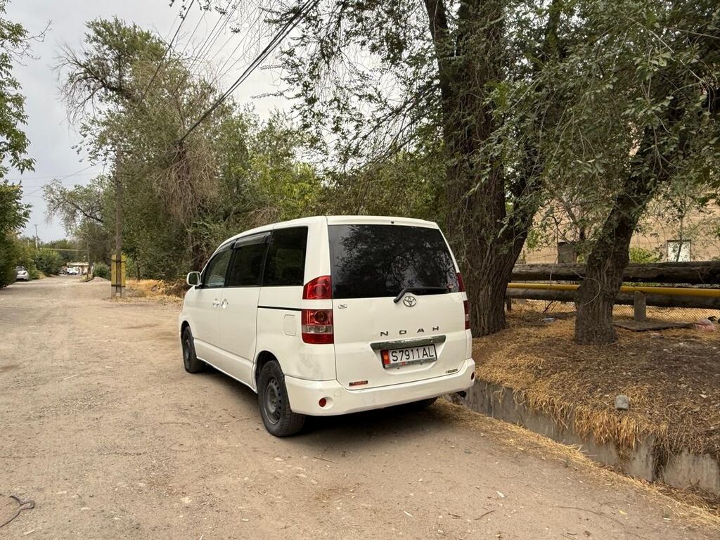 Toyota Noah: 2003 г., Минивэн: фото 3