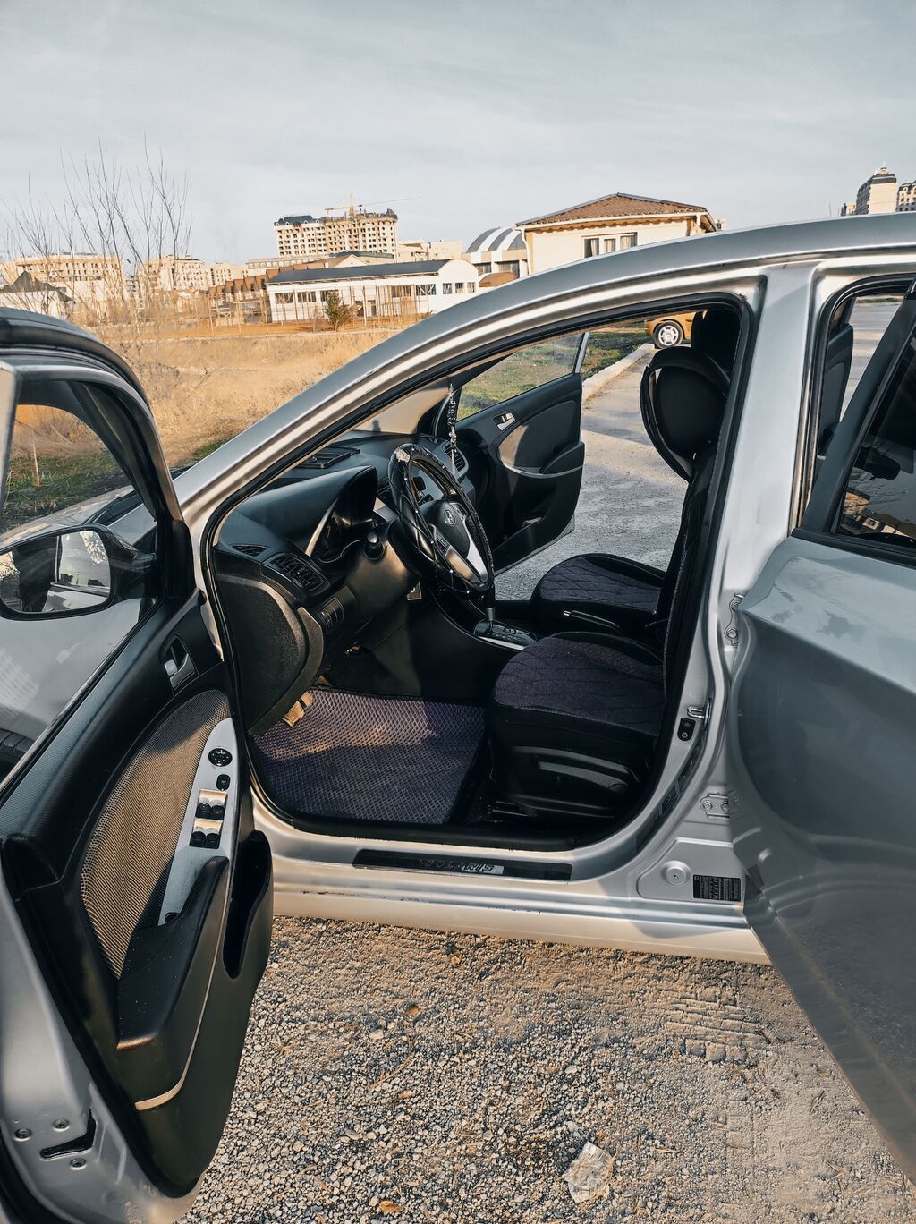 Hyundai Solaris: 2011 г., 1.6 л, Автомат, Бензин, Седан: фото 4