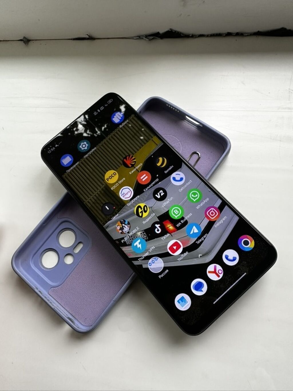 Смартфон POCO (5G) - Экран: безрамочный, диагональ около 6–6.6": фото 2