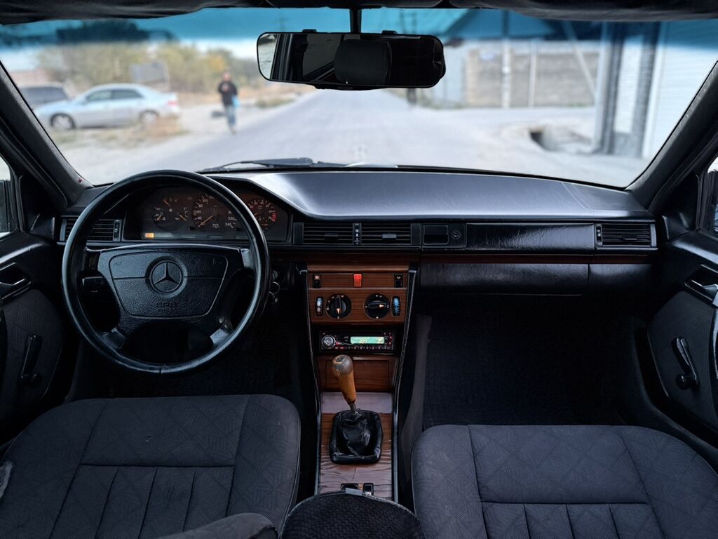 Mercedes-Benz E-Class: 1994 г., 2.2 л, Механика, Бензин, Седан: фото 7