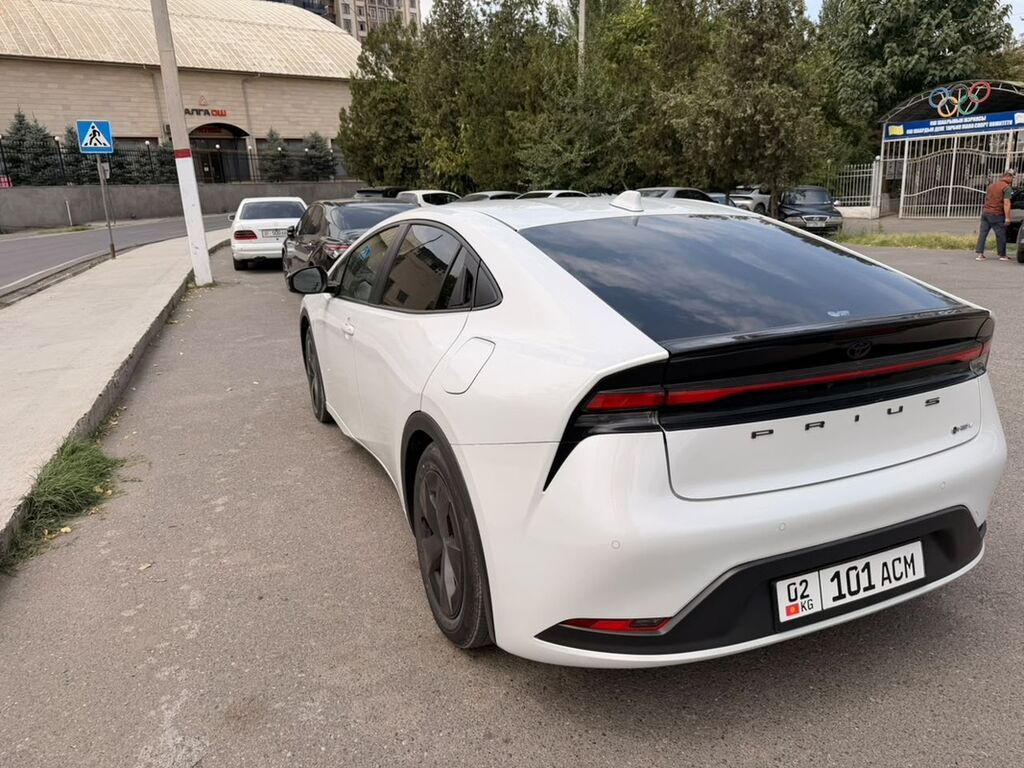 Toyota Prius: 2024 г., 2 л, Вариатор, Гибрид, Лифтбек: фото 4
