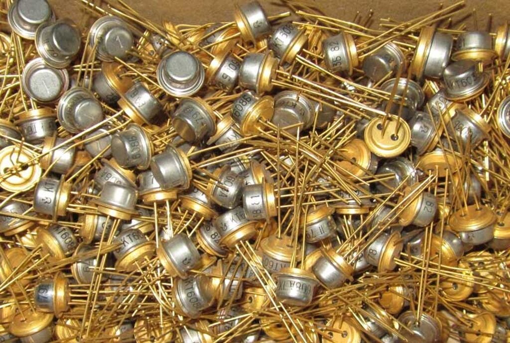 Радиодетали ссср конденсаторы транзисторы микросхемы. Платы ссср радиолома. Советские радиодетали п301. Радиодетали на лом 2 лб014. Термопар радиолом.