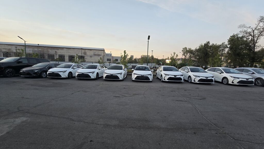 Toyota Corolla: 2021 г., 1.8 л, Вариатор, Гибрид, Седан: фото 3