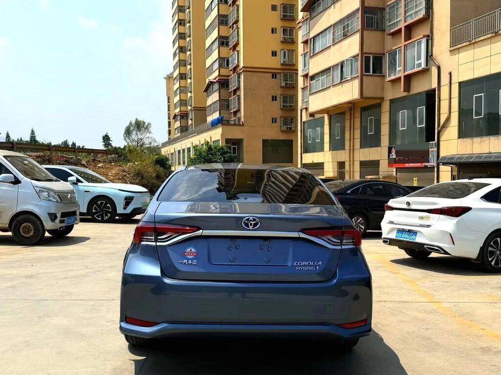Toyota Corolla: 2021 г., 1.8 л, Автомат, Гибрид, Седан: фото 4