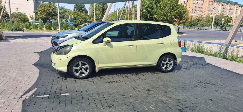 Honda Fit: 2002 г., 1.3 л, Вариатор, Хэтчбэк: фото 3