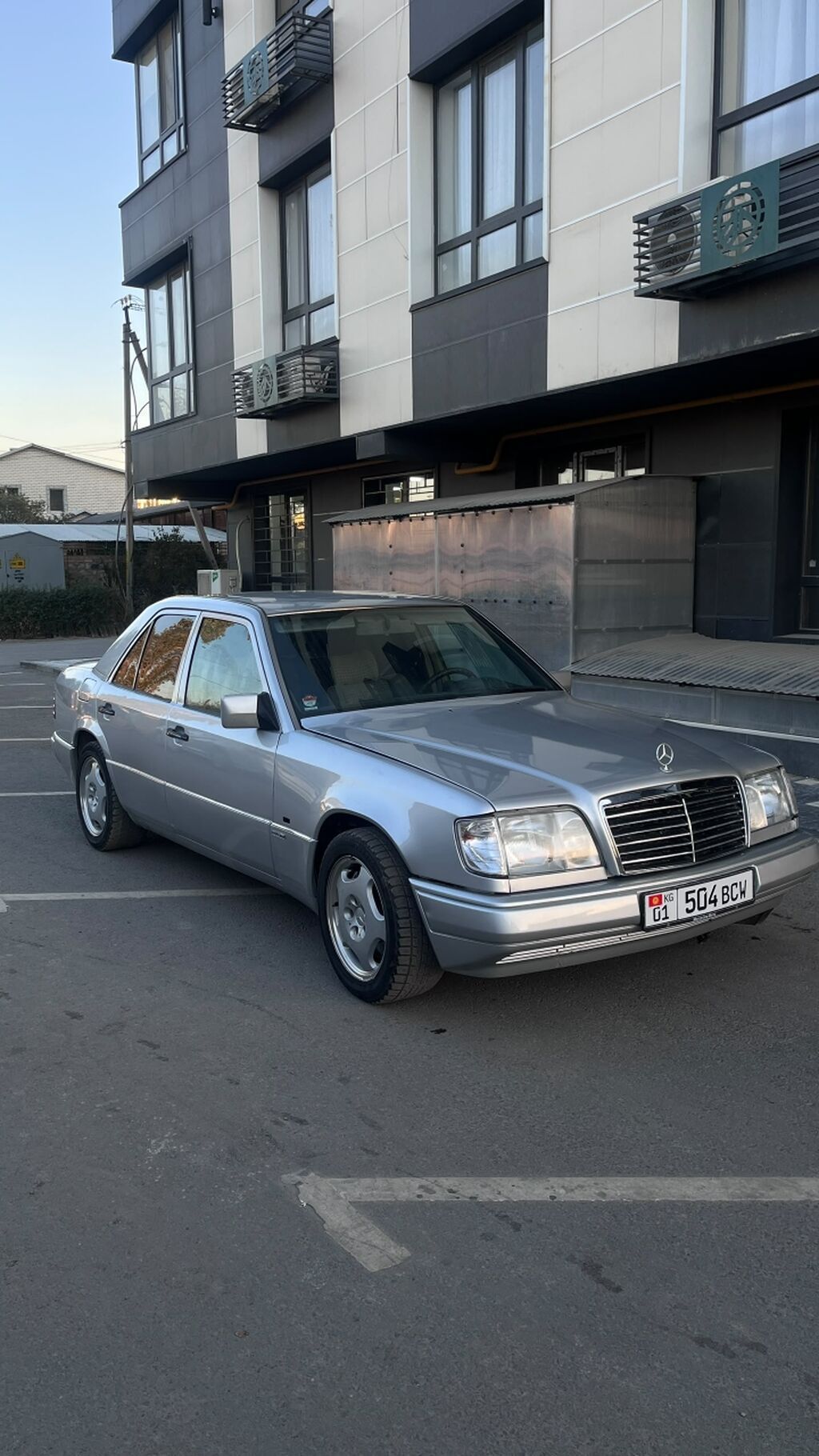 Mercedes-Benz W124: 1993 г., 4.2 л, Механика, Бензин, Седан: фото 2