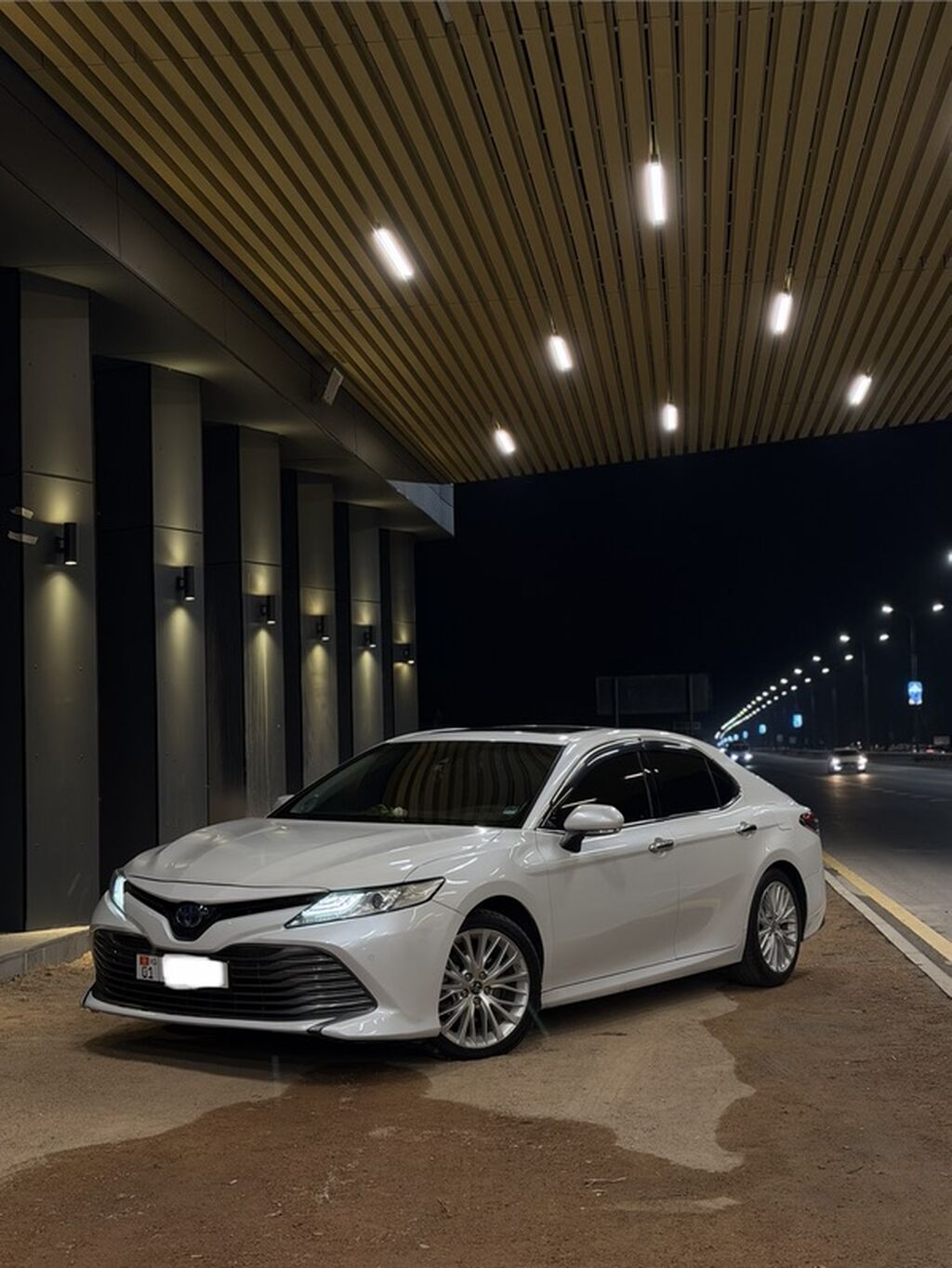 Toyota Camry: 2019 г., 2.5 л, Вариатор, Гибрид, Седан: фото 1