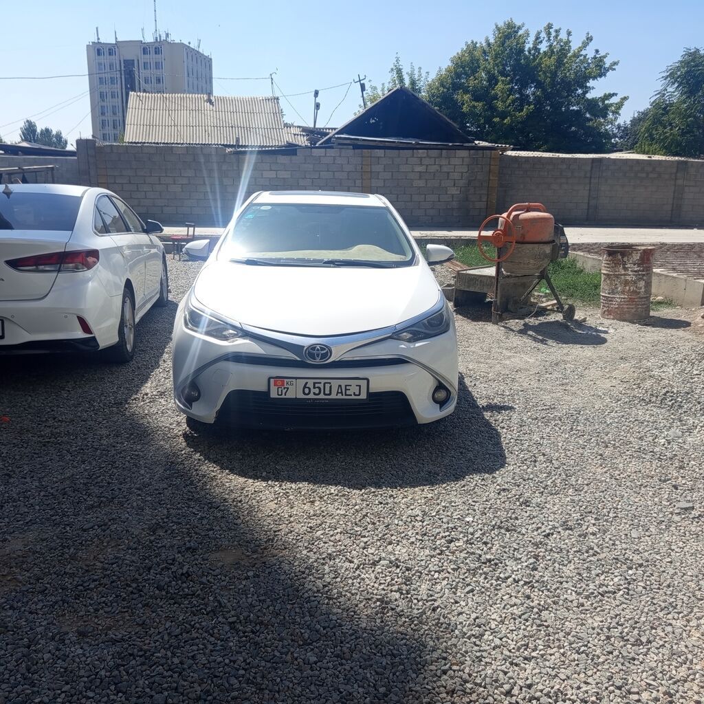 Toyota Corolla: 2017 г., 1.8 л, Автомат, Гибрид, Седан: фото 3