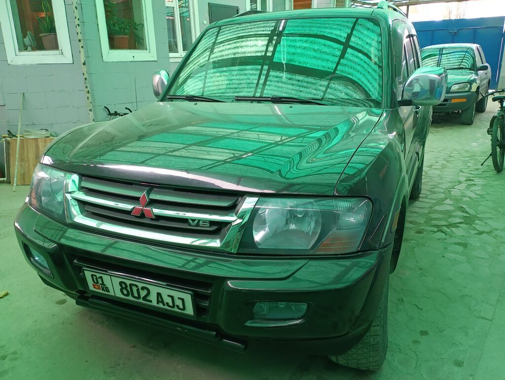 Mitsubishi Montero: 2001 г., Автомат, Бензин, Внедорожник: фото 2