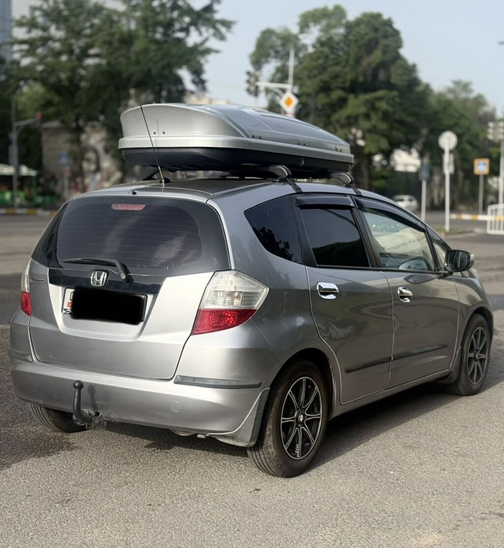 Honda Jazz: 2009 г., 1.3 л, Автомат, Бензин, Хэтчбэк: фото 5