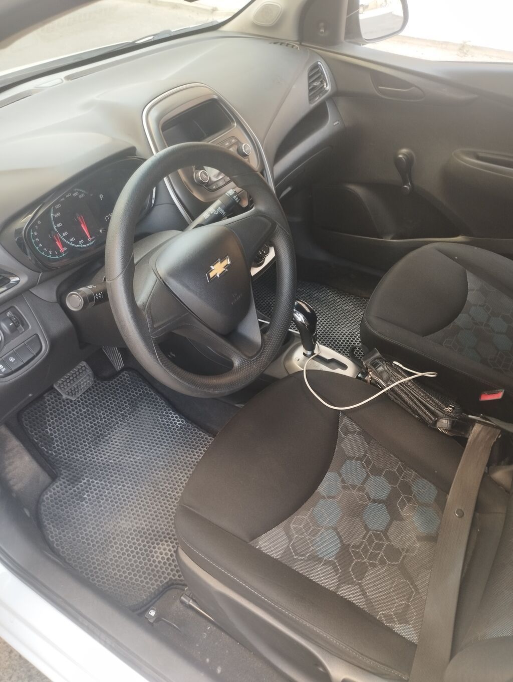 Chevrolet Spark: 2017 г., 1 л, Автомат, Бензин, Хэтчбэк: фото 6