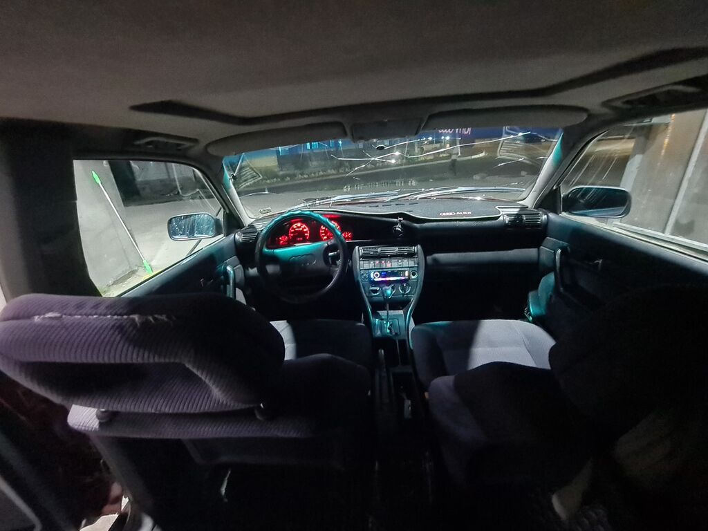 Audi 100: 1992 г., 2.3 л, Автомат, Бензин, Седан: фото 3
