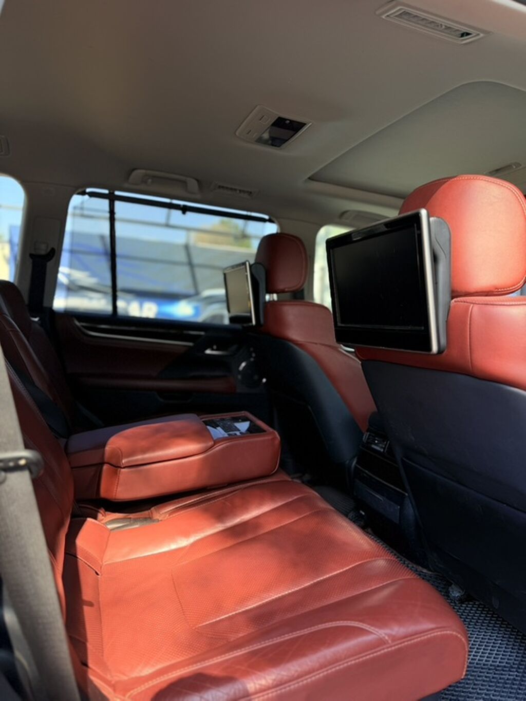 Lexus LX: 2017 г., 5.7 л, Автомат, Бензин, Внедорожник: фото 3