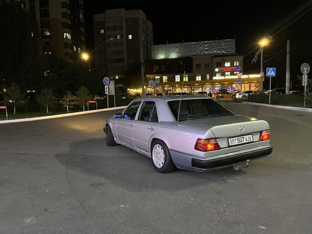 Mercedes-Benz W124: 1988 г., 2.3 л, Механика, Бензин, Седан: фото 4