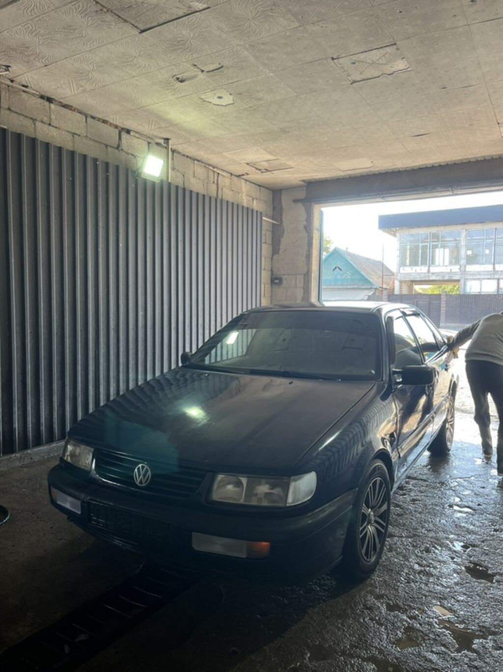 Volkswagen Passat: 1993 г., 1.8 л, Механика, Бензин, Седан: фото 1