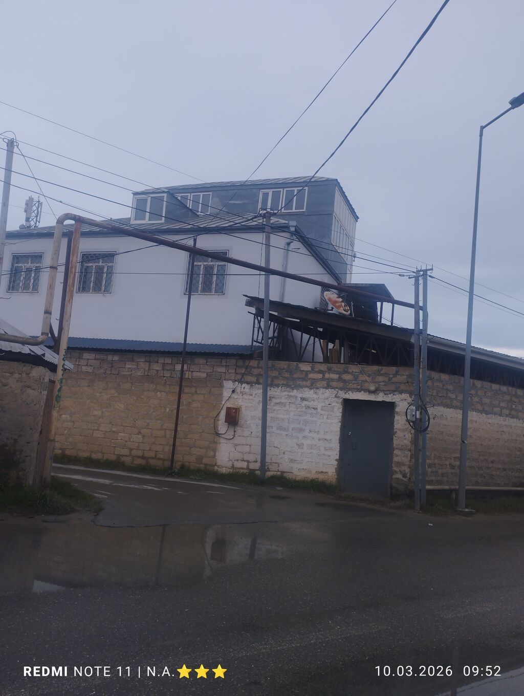 Həyət evi satılır 41-ci Maştağa küçəsi 26 ünvanında. 3 otaq +