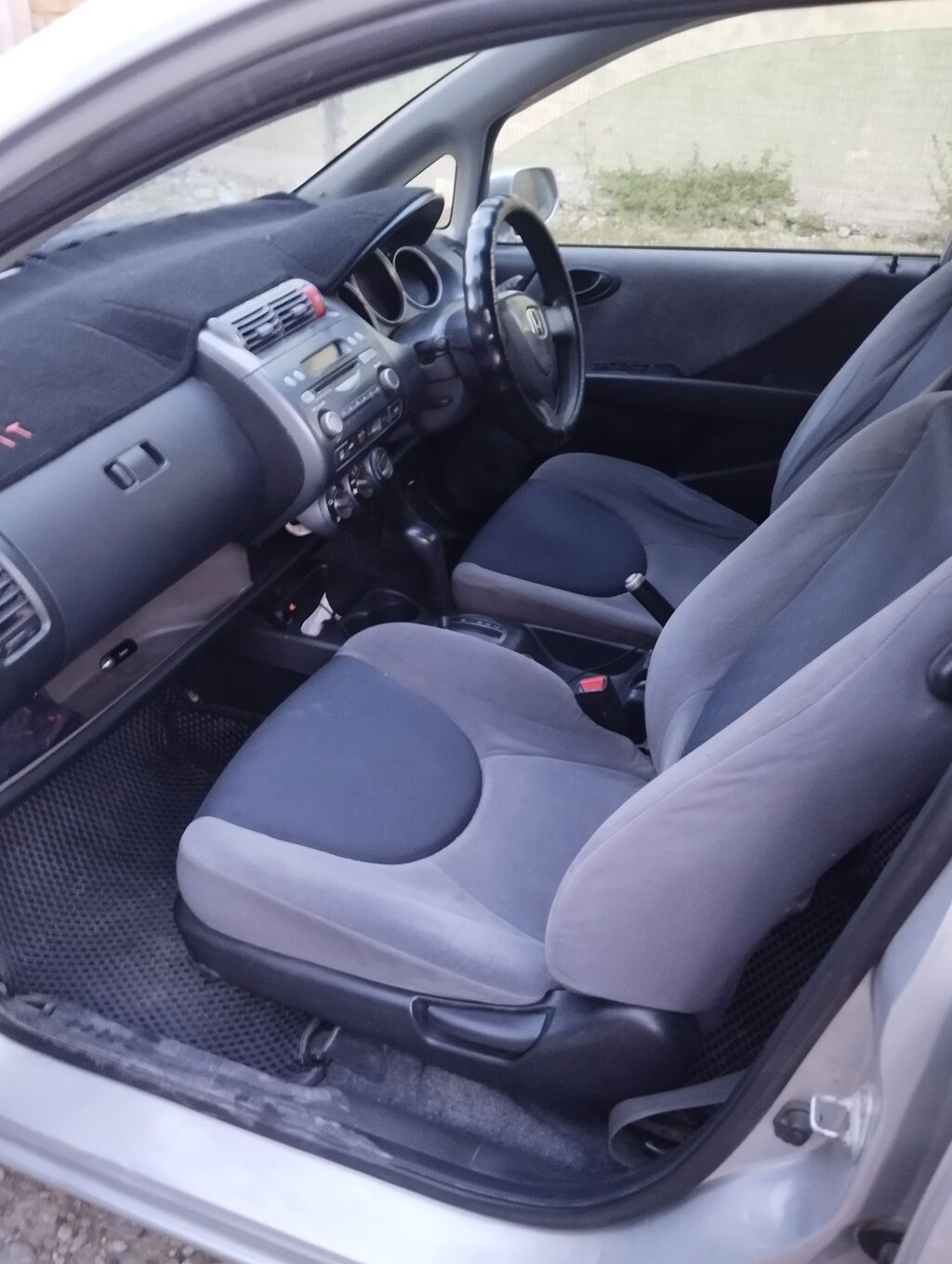 Honda Fit: 2001 г., 1.3 л, Автомат, Бензин, Хэтчбэк: фото 4