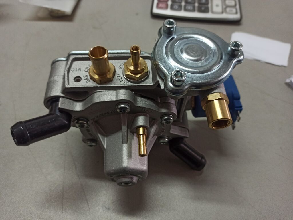 Наш адрес: ул. Горького 40 Карла: 100 KGS Багажники на крышу и фаркопы ...