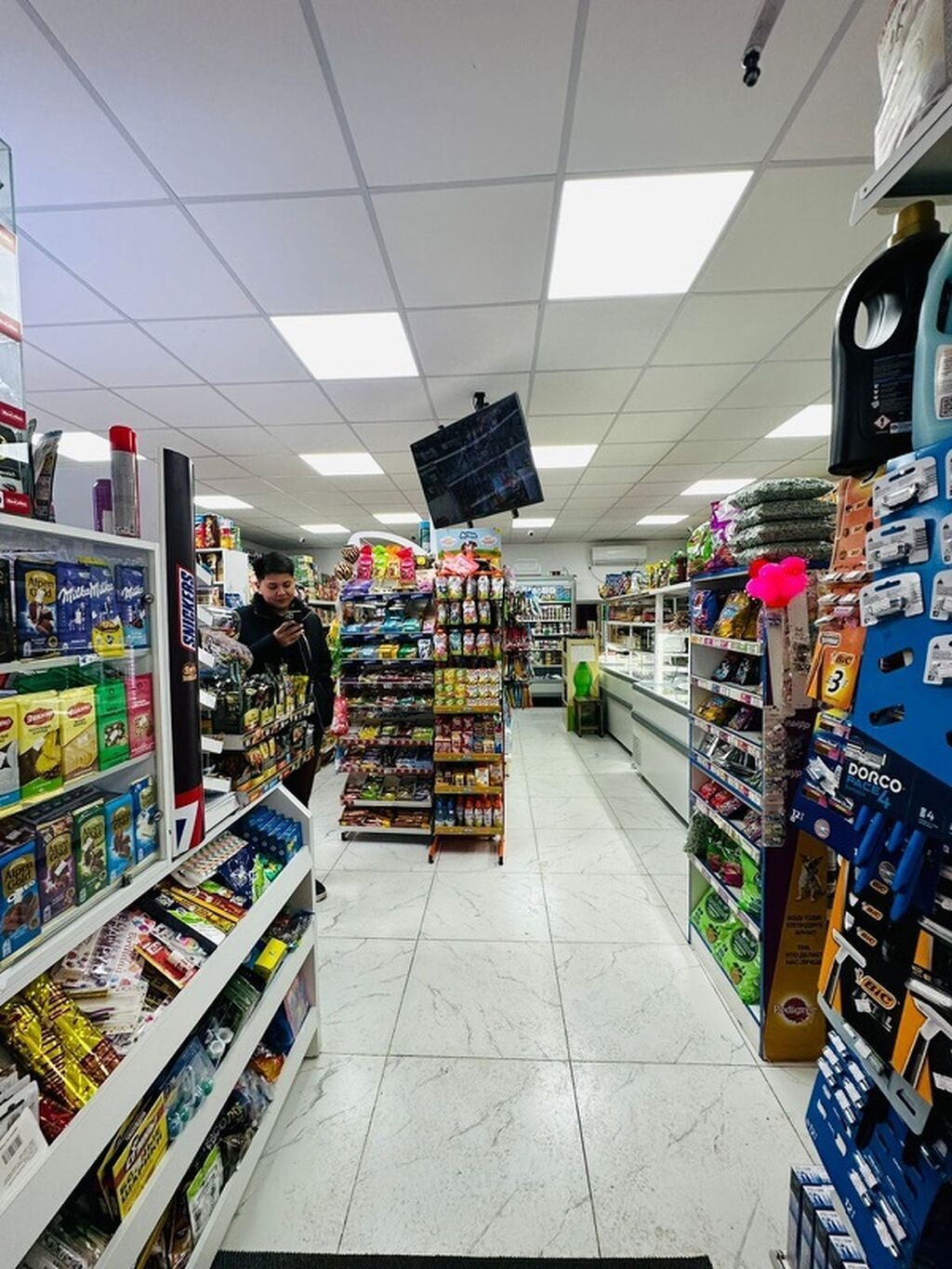 Внимательно читаем!Продуктовый магазинге товар жыйнаганга КЫЗ жана: фото 1