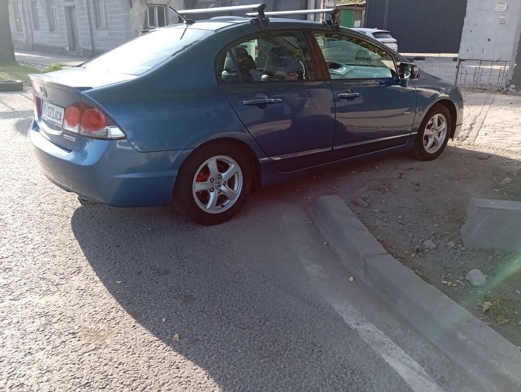 Honda Civic: 2008 г., 1.3 л, Вариатор, Бензин, Седан: фото 3