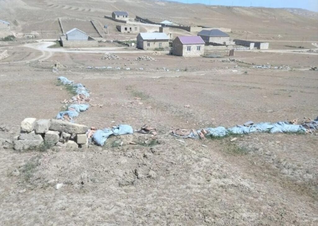8 sot, Tikinti