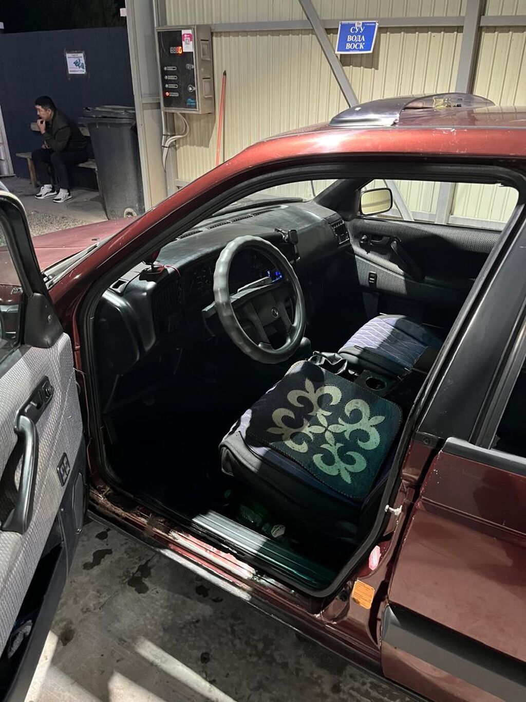 Volkswagen Passat: 1990 г., 1.8 л, Механика, Газ, Седан: фото 4