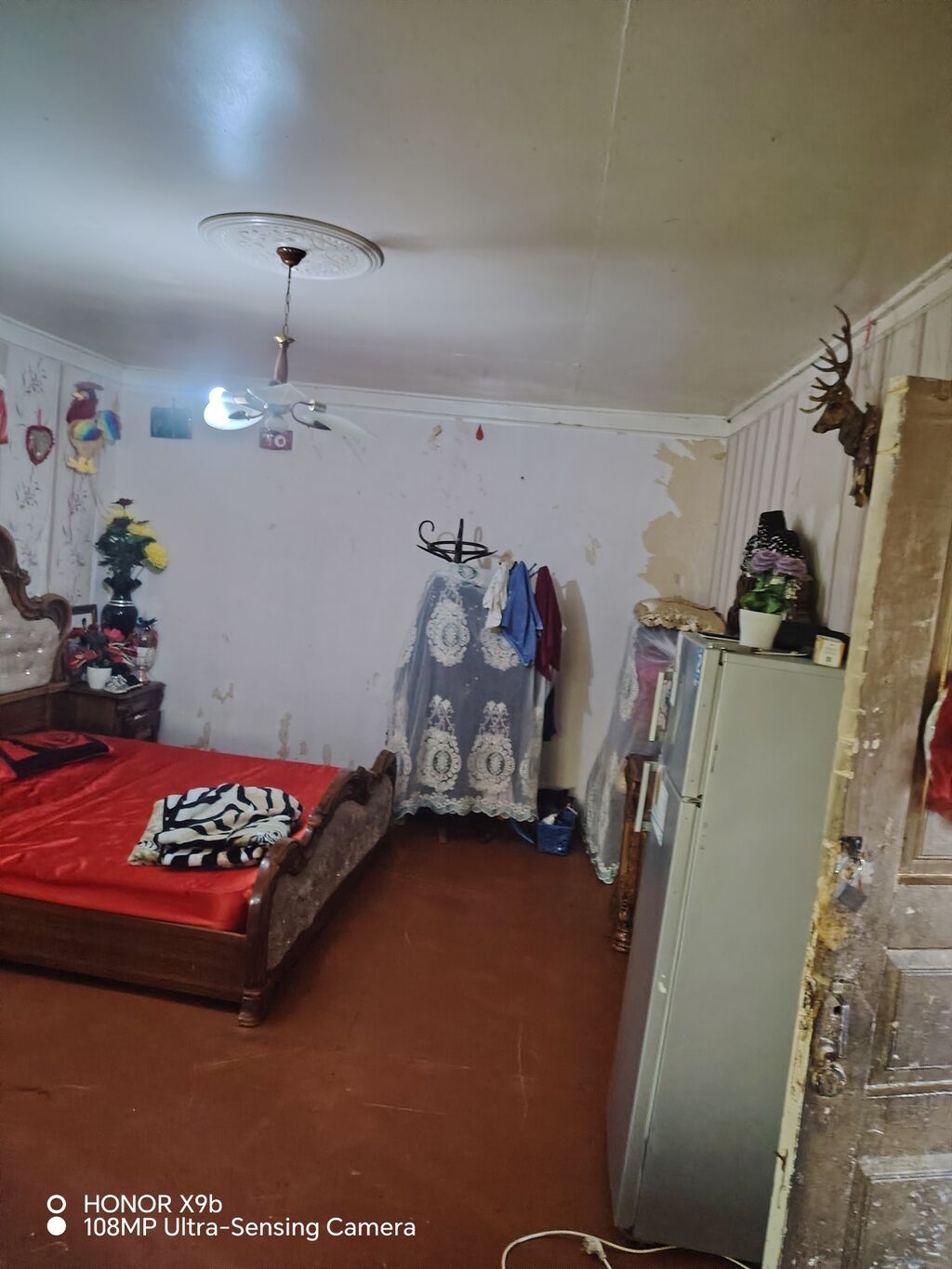 Həyətyanı sahəsi geniş olan fərdi yaşayış evi. Şəkillərdən göründüyü