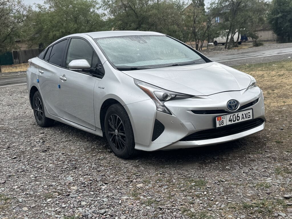 Toyota Prius: 2018 г., 1.8 л, Вариатор, Гибрид, Хэтчбэк: фото 1