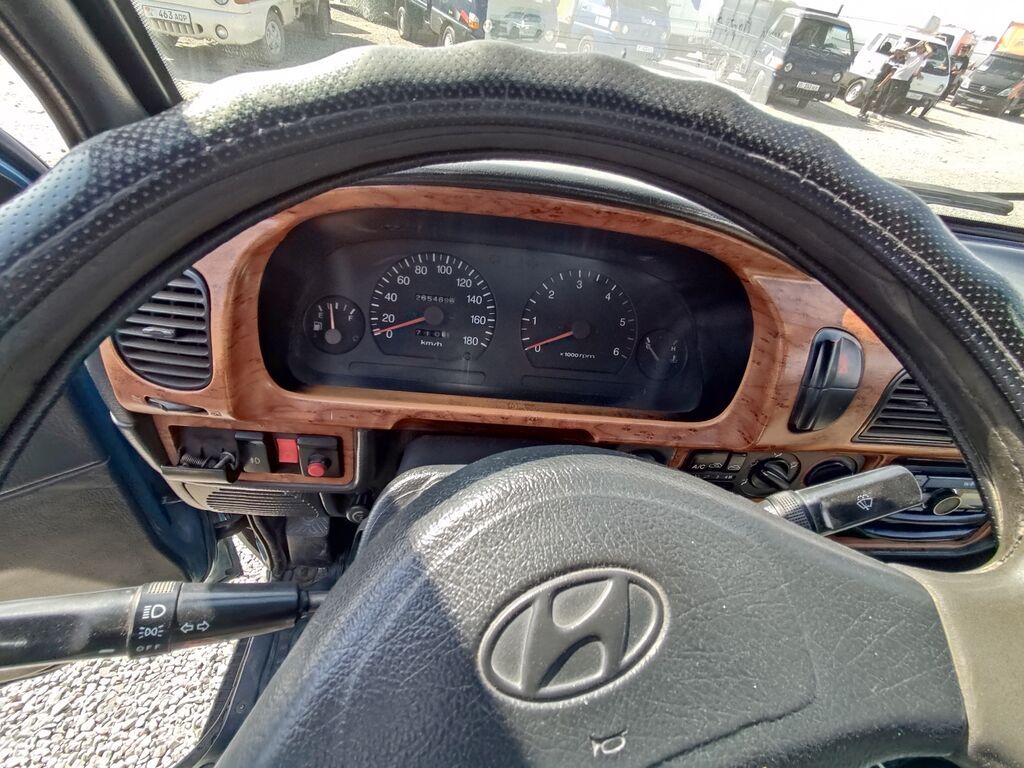 Hyundai Porter — малотоннажный бортовой грузовик, синий цвет кузова: фото 3