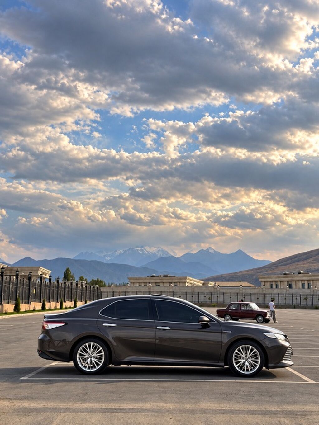 Toyota Camry: 2018 г., 2.5 л, Вариатор, Гибрид, Седан: фото 3