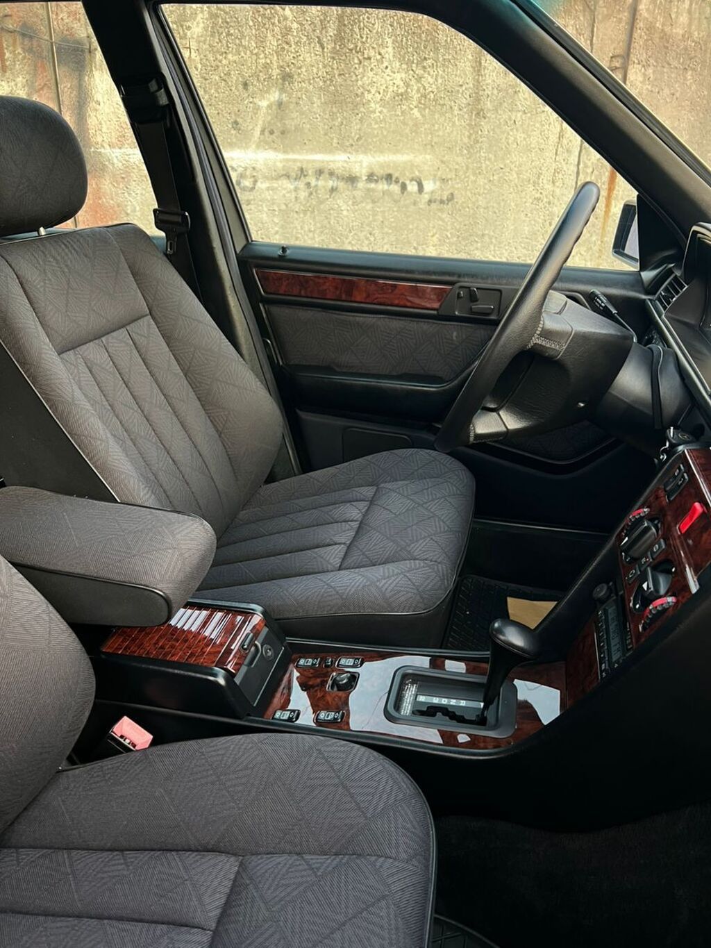 Mercedes-Benz E-Class: 1994 г., 2.8 л, Автомат, Бензин, Седан: фото 8
