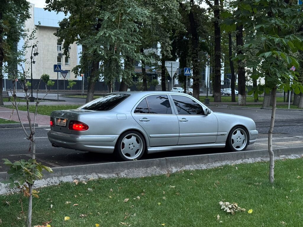 Mercedes-Benz E-Class: 2002 г., 5.5 л, Автомат, Бензин, Седан: фото 3