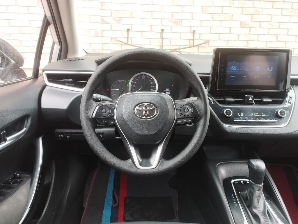 Toyota Corolla: 2021 г., 1.8 л, Вариатор, Гибрид, Седан: фото 7
