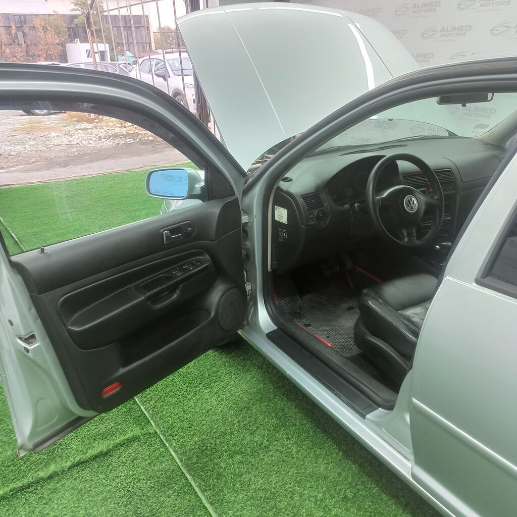Volkswagen Golf: 2002 г., 2 л, Автомат, Бензин, Хэтчбэк: фото 8