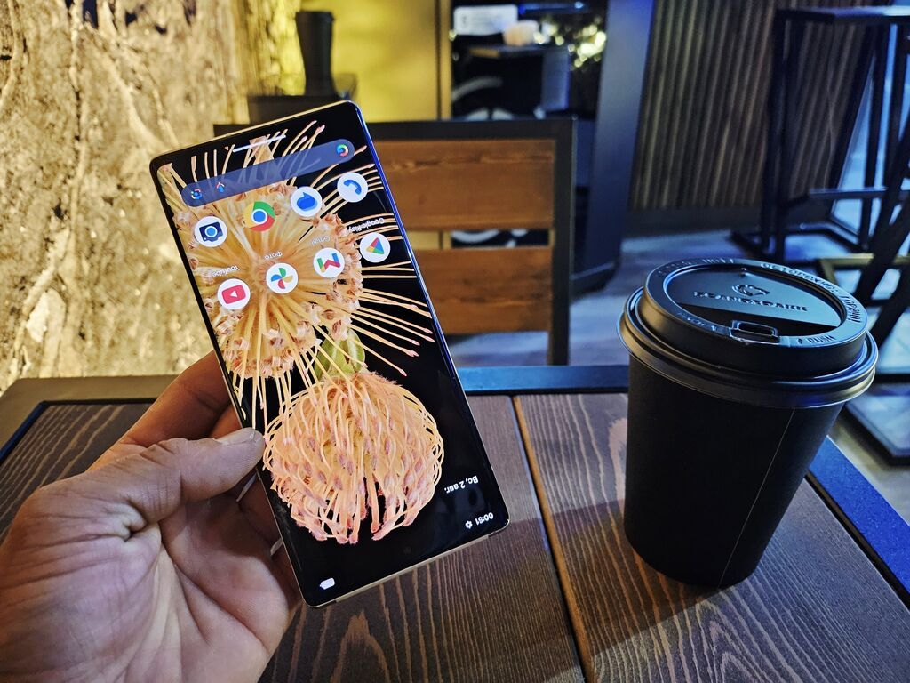 Google Pixel 6 Pro, Б/у, 128 ГБ, цвет - Белый, 1 SIM, 2 SIM, eSIM: фото 2