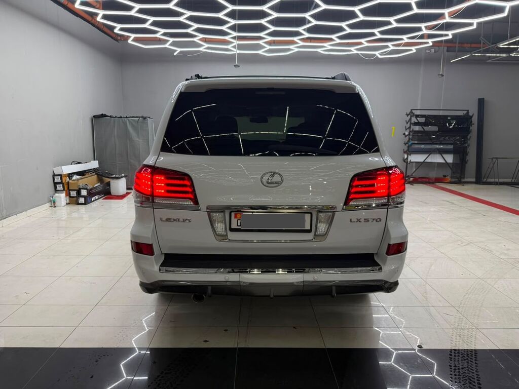 Lexus LX: 2010 г., 5.7 л, Автомат, Бензин, Внедорожник: фото 5