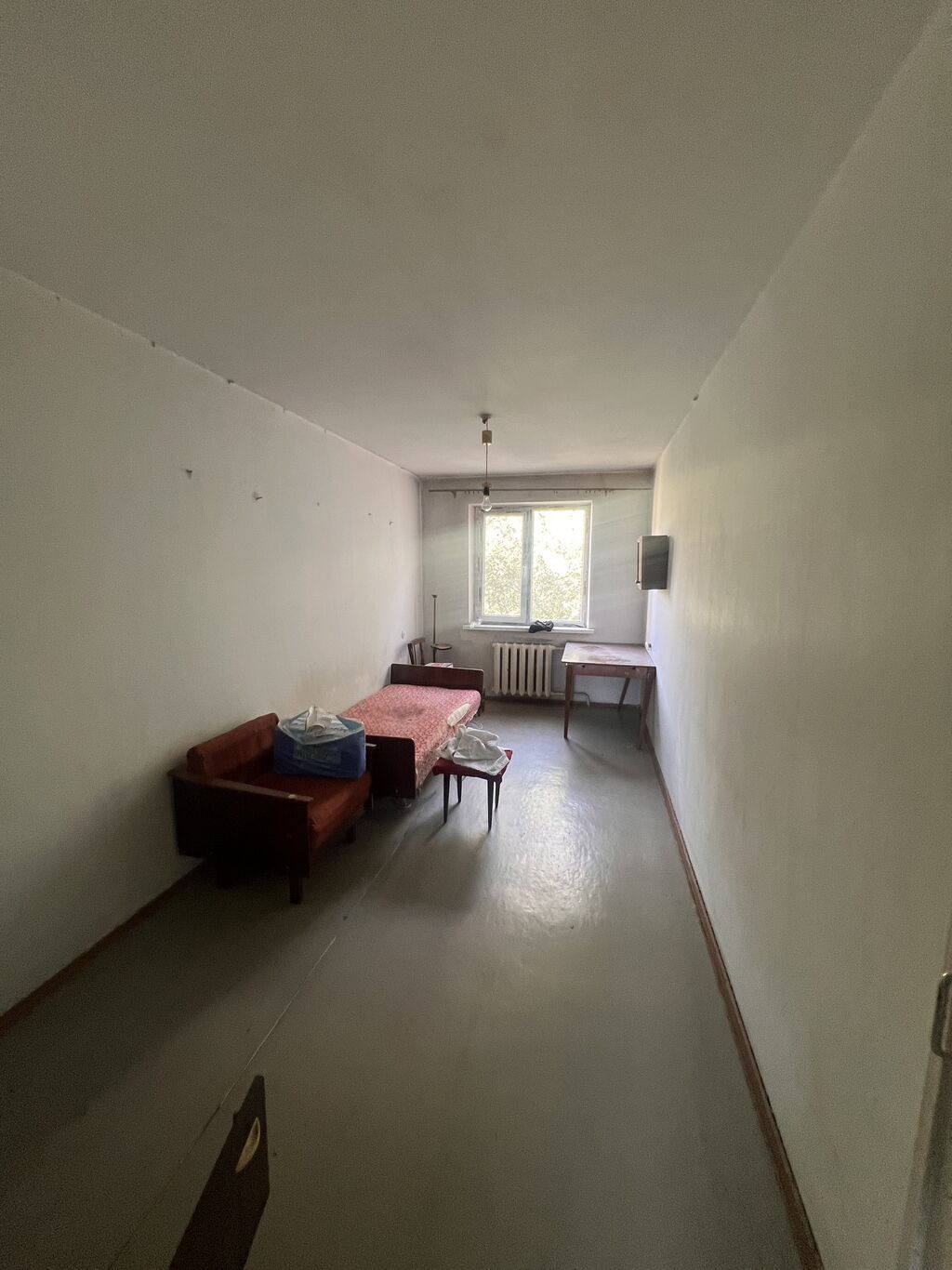 3 комнаты, 58 м², 104 серия, 4 этаж, Старый ремонт: фото 2