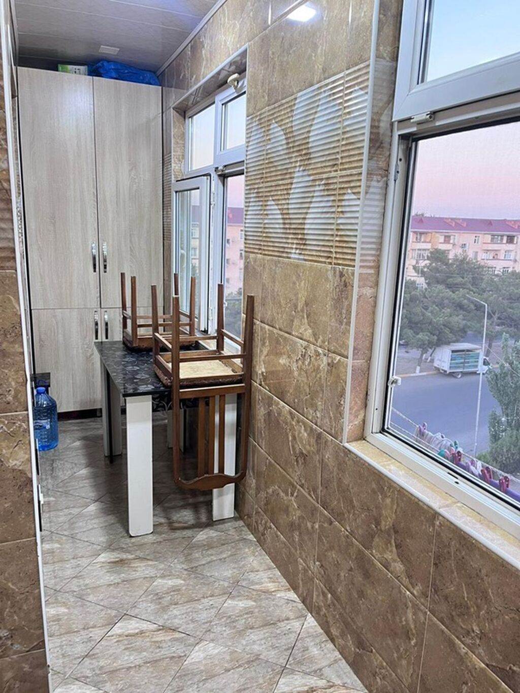🏠Mənzil çox əlverişli ərazidə yerləşir. Yaşayış üçün olduqca rahatdır