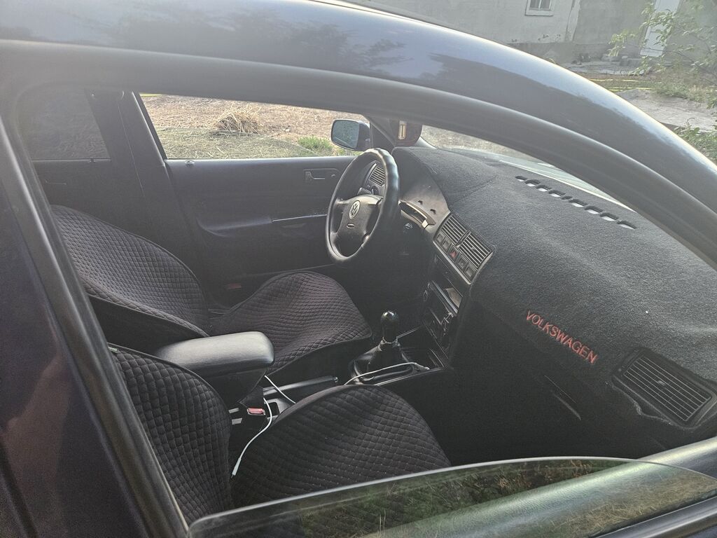 Volkswagen Golf: 1999 г., 1.6 л, Механика, Бензин, Хэтчбэк — фото 6
