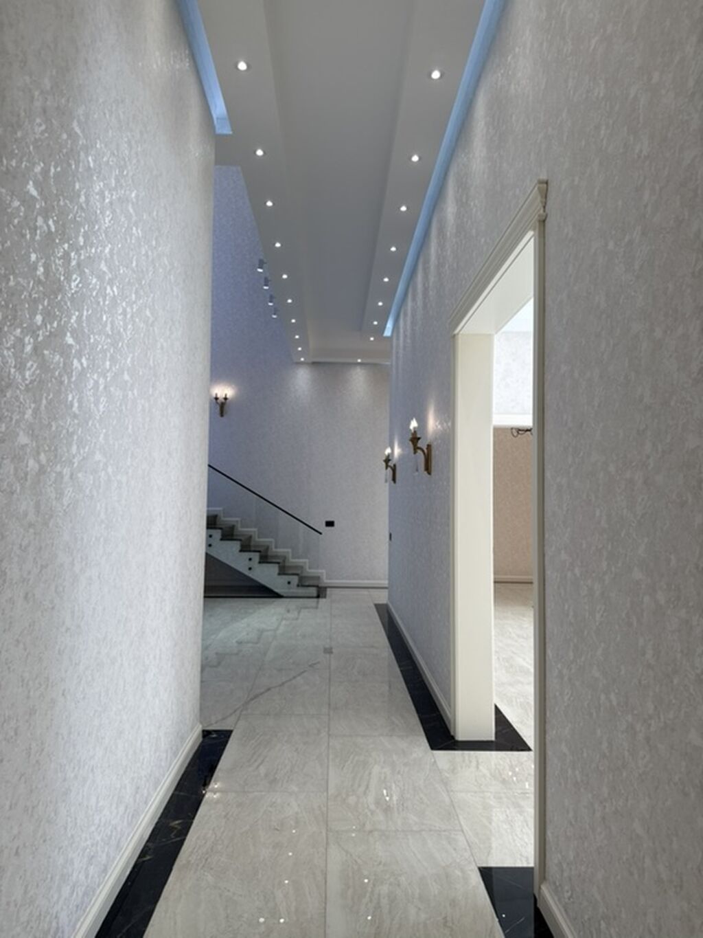 5 otaqlı, 216 kv. m, Yeni təmirli