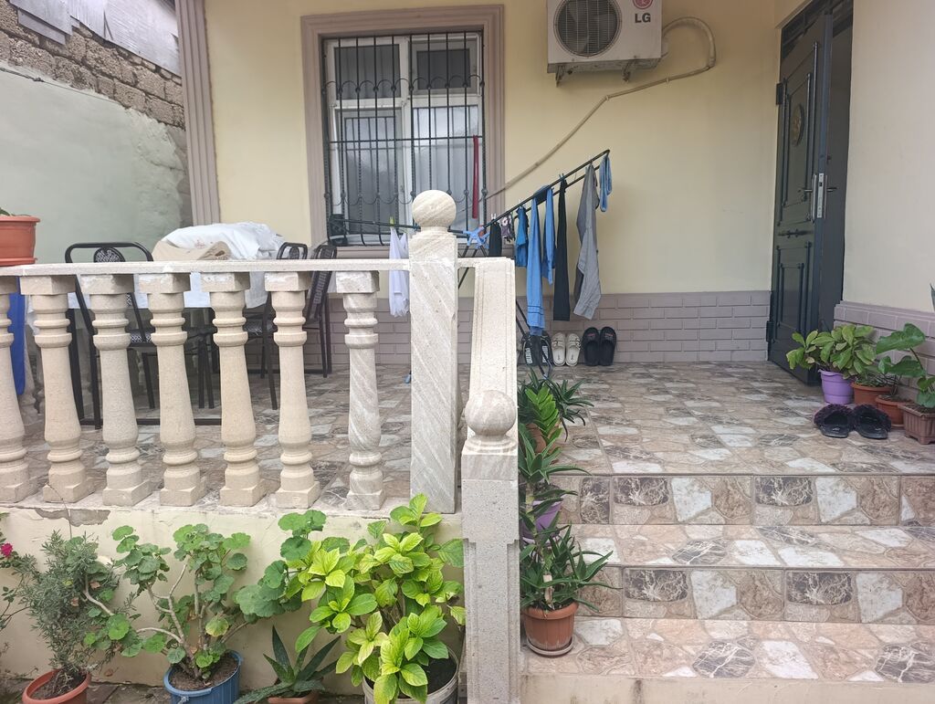 Yeni Ramanada Şuşa qəsəbəsinə çatmamış Pətək və Araz supermarket in