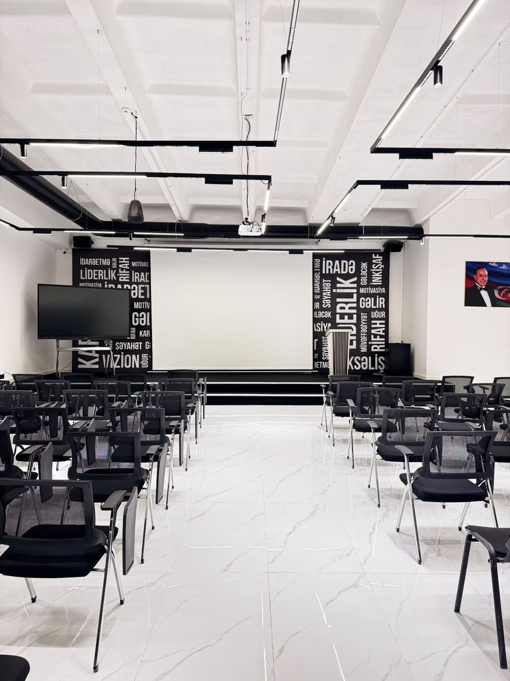 Konfrans & Görüş Zalı Saatlıq İcarəyə Verilir Təlim, seminar