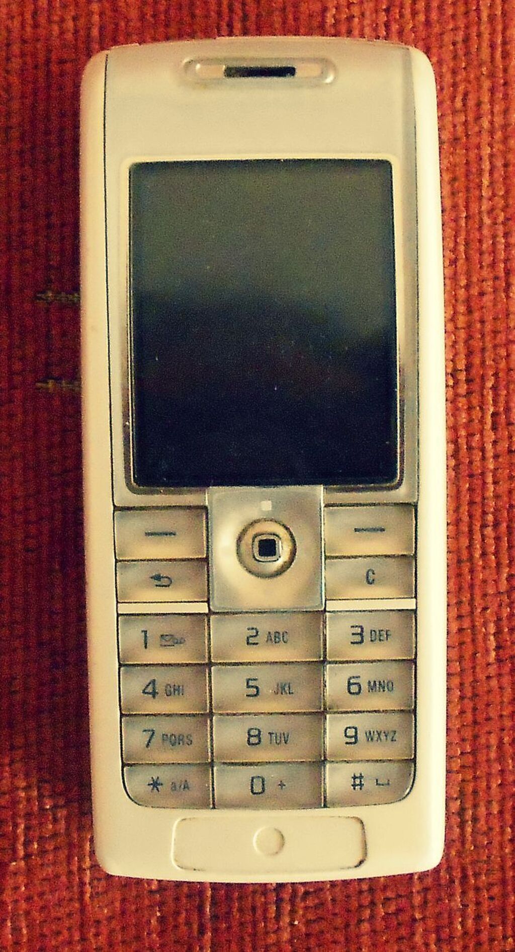 Sony Ericsson: Sony EricssonT630 Extra telefon starije generacije, ispravanpotpuno