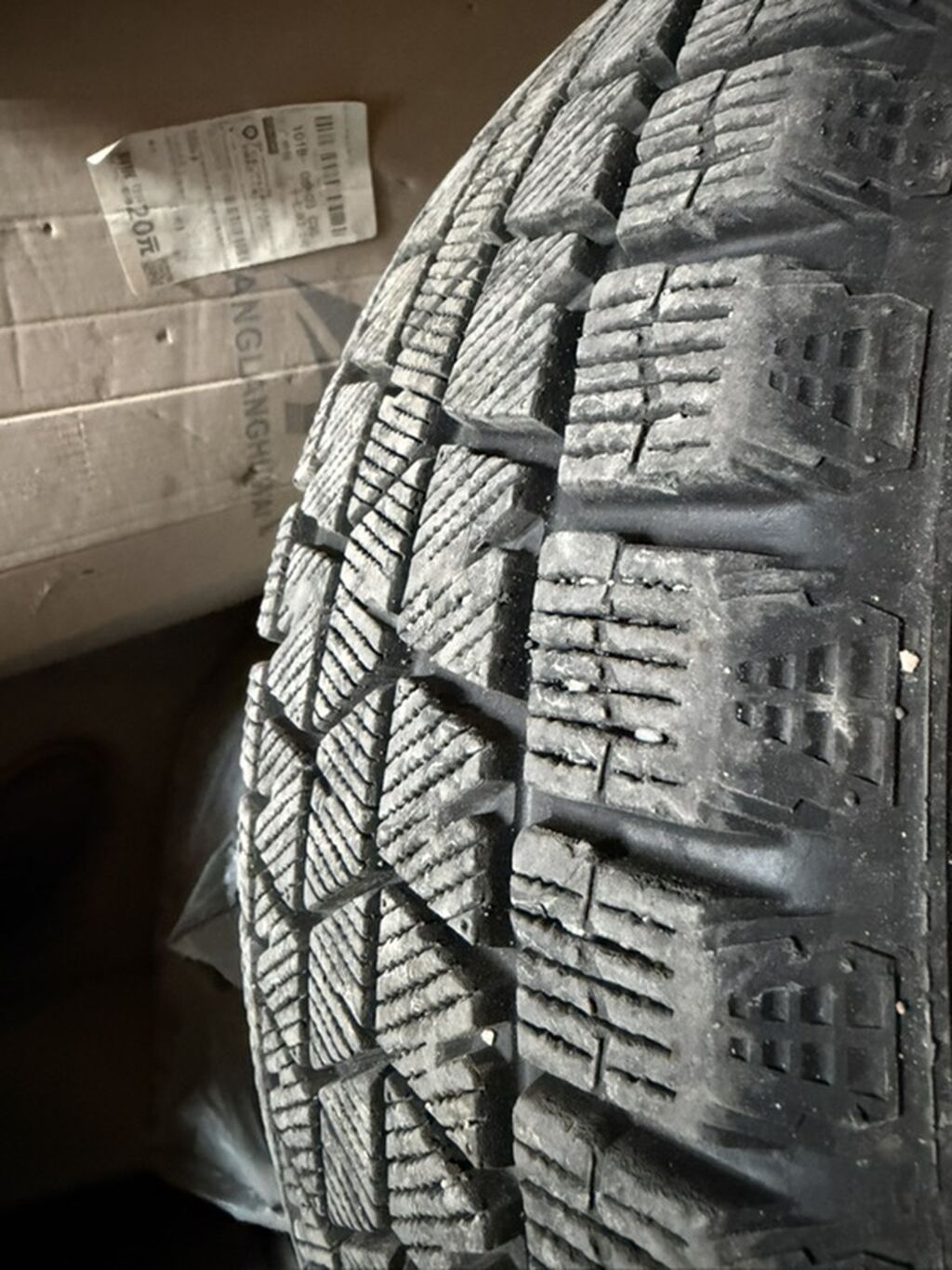 Зимние шины на дисках - Размер: 215/60 R17, индекс нагрузки/скорости: фото 2