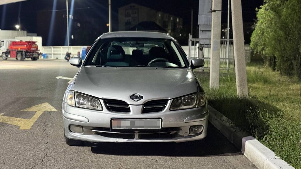 Nissan Almera: 2002 г., 1.8 л, Механика, Бензин, Хэтчбэк: фото 5